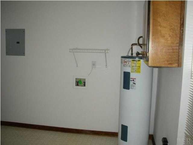 1505 Silver Ridge Drive Cantonment, FL 32533 - Photo 20 of 24 Laundry Room