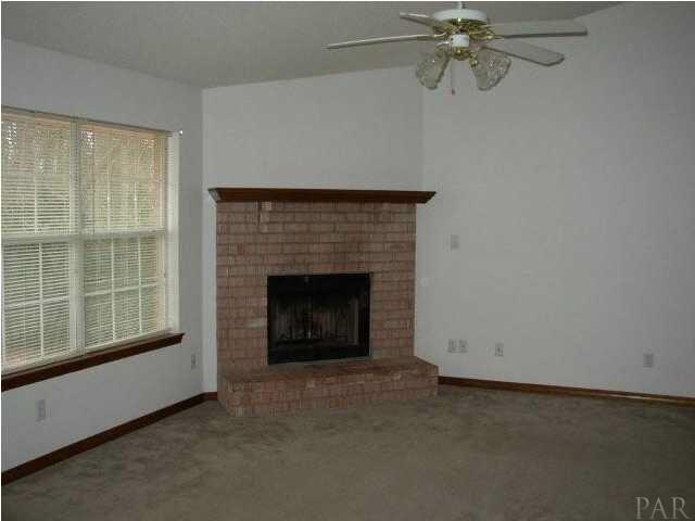 1505 Silver Ridge Drive Cantonment, FL 32533 - Photo 3 of 24 Family Room