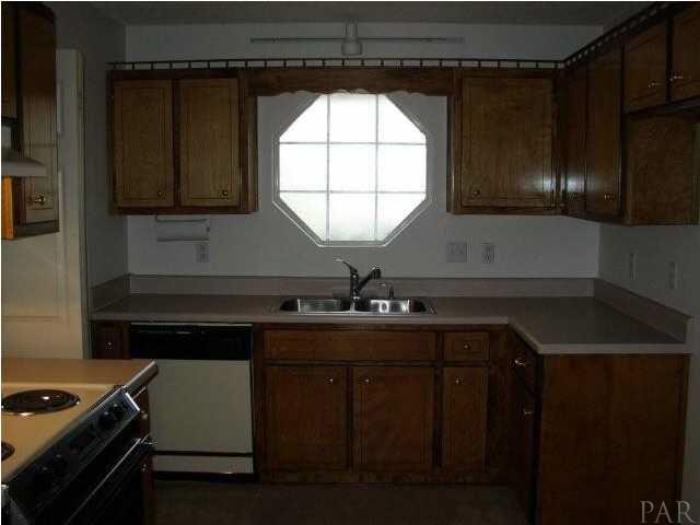 1505 Silver Ridge Drive Cantonment, FL 32533 - Photo 7 of 24 Kitchen