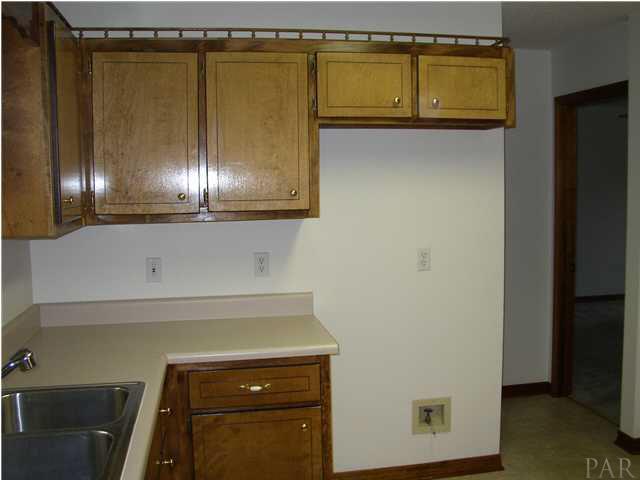 1505 Silver Ridge Drive Cantonment, FL 32533 - Photo 9 of 24 Kitchen