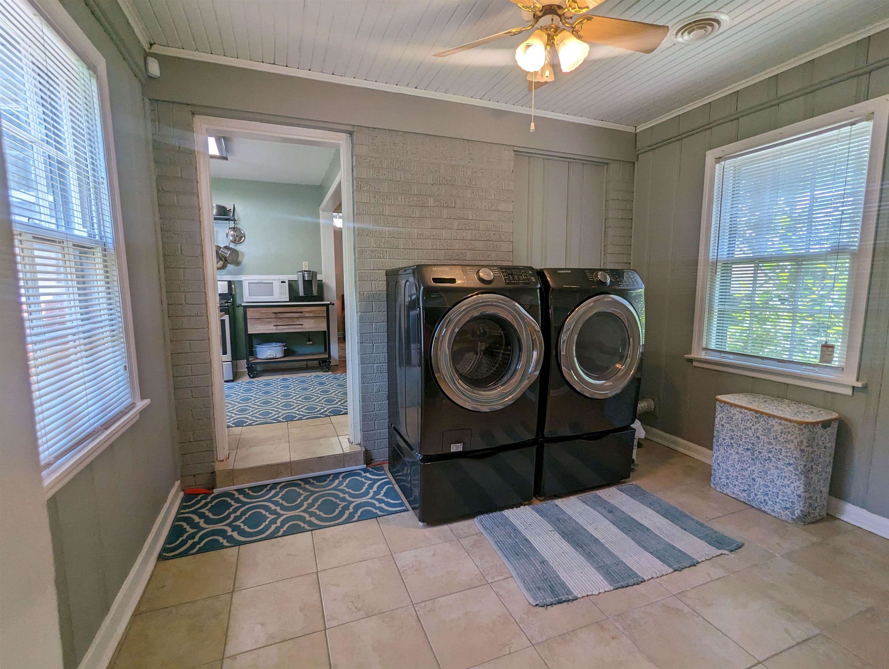 456 Gerald Road Memphis, TN 38122 - Photo 12 of 25 a bedroom with a bed and a window