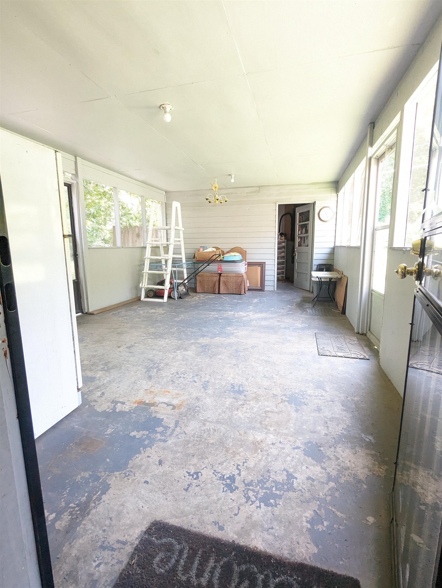 456 Gerald Road Memphis, TN 38122 - Photo 20 of 25 a view of a livingroom with furniture and an entryway