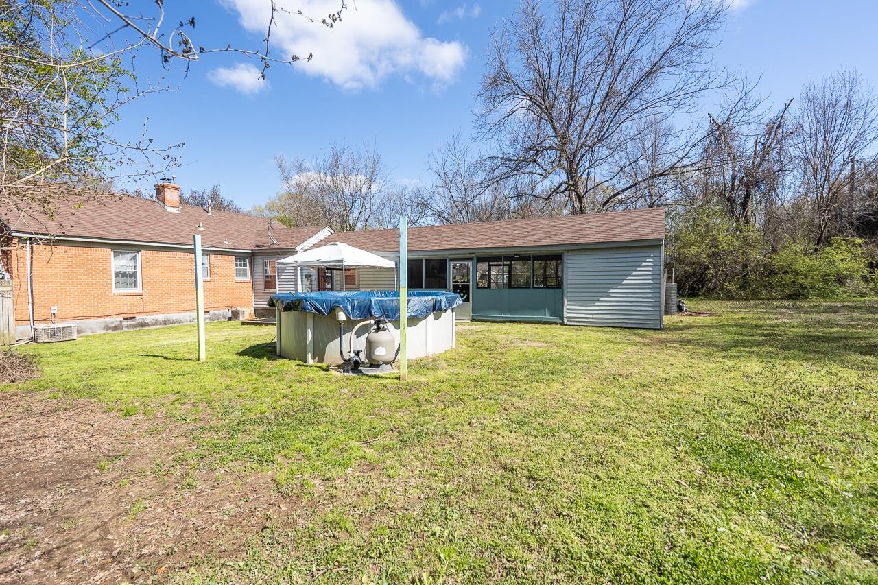 456 Gerald Road Memphis, TN 38122 - Photo 21 of 25 a view of a house with backyard porch and sitting area