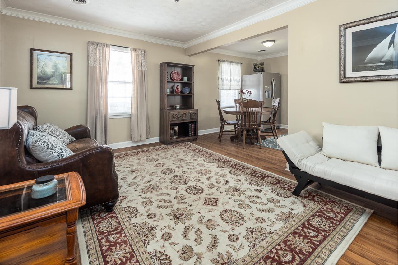 456 Gerald Road Memphis, TN 38122 - Photo 4 of 25 a living room with furniture and a couch