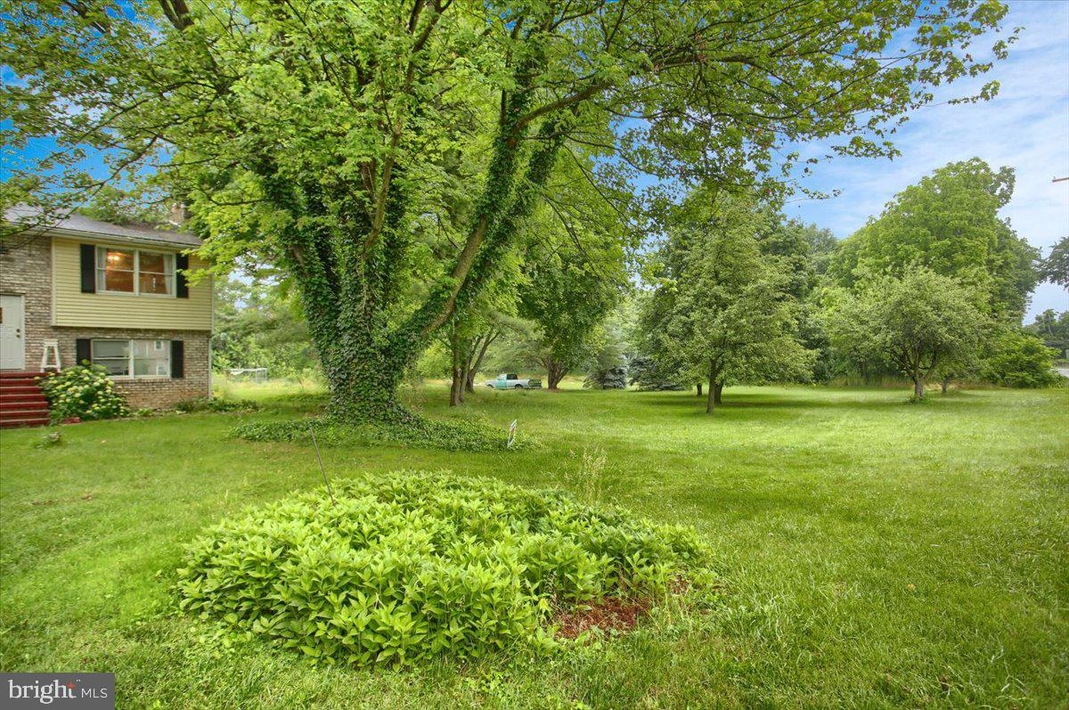 735 Pine Road Carlisle, PA 17015 - Photo 2 of 27 Gallery Image 2