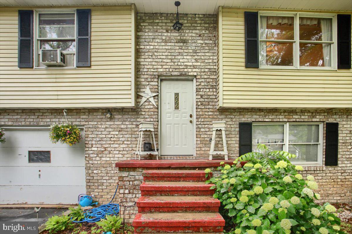 735 Pine Road Carlisle, PA 17015 - Photo 3 of 27 Gallery Image 3