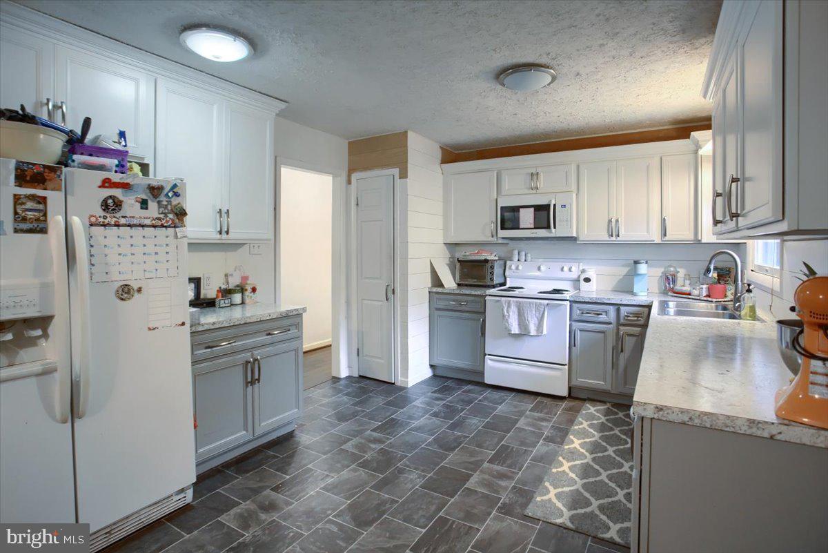 735 Pine Road Carlisle, PA 17015 - Photo 4 of 27 Gallery Image 4