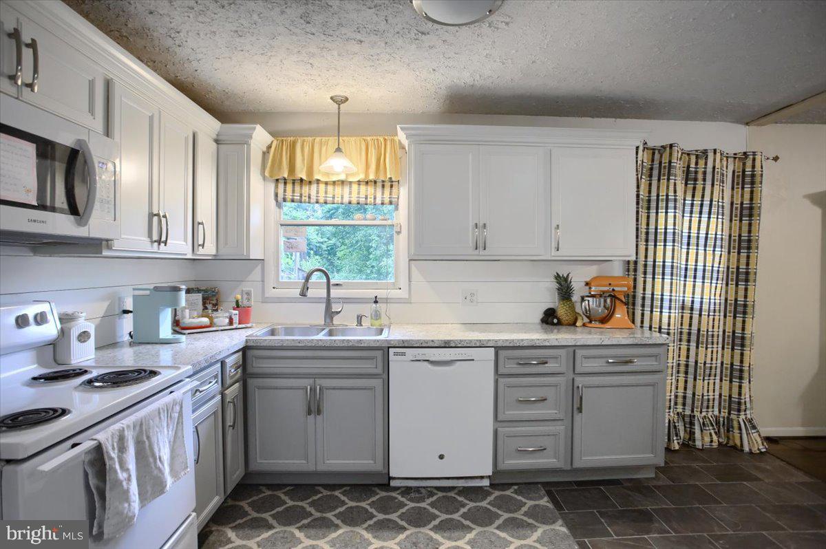 735 Pine Road Carlisle, PA 17015 - Photo 5 of 27 Gallery Image 5