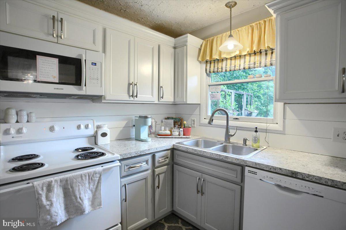 735 Pine Road Carlisle, PA 17015 - Photo 6 of 27 Gallery Image 6