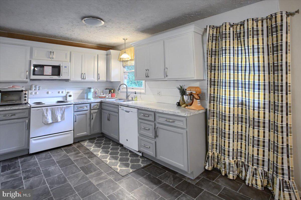 735 Pine Road Carlisle, PA 17015 - Photo 7 of 27 Gallery Image 7