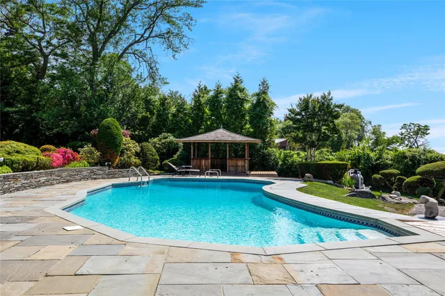 $9,950,000 | 24 Cricket Lane, Great Neck, NY 11024