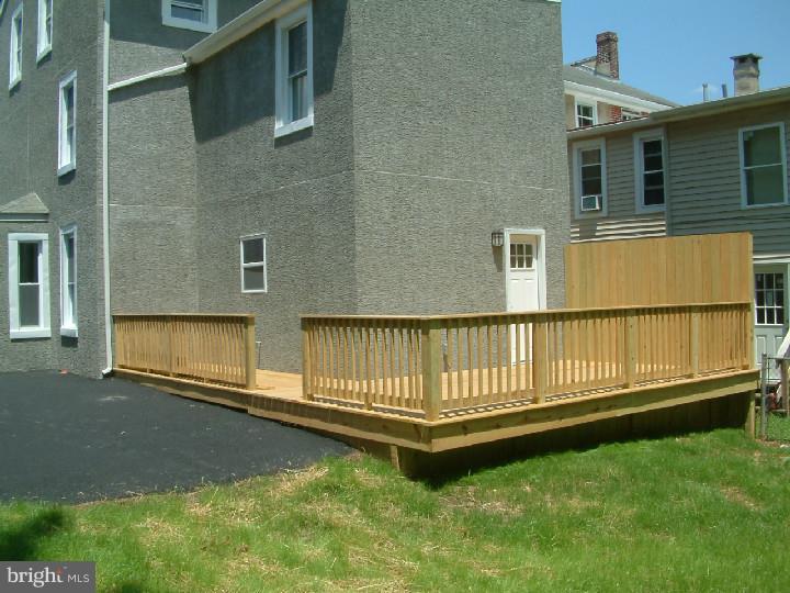 154 Chestnut Street Spring City, PA 19475 - Photo 2 of 20 Deck