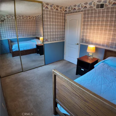 a view of sitting area with furniture