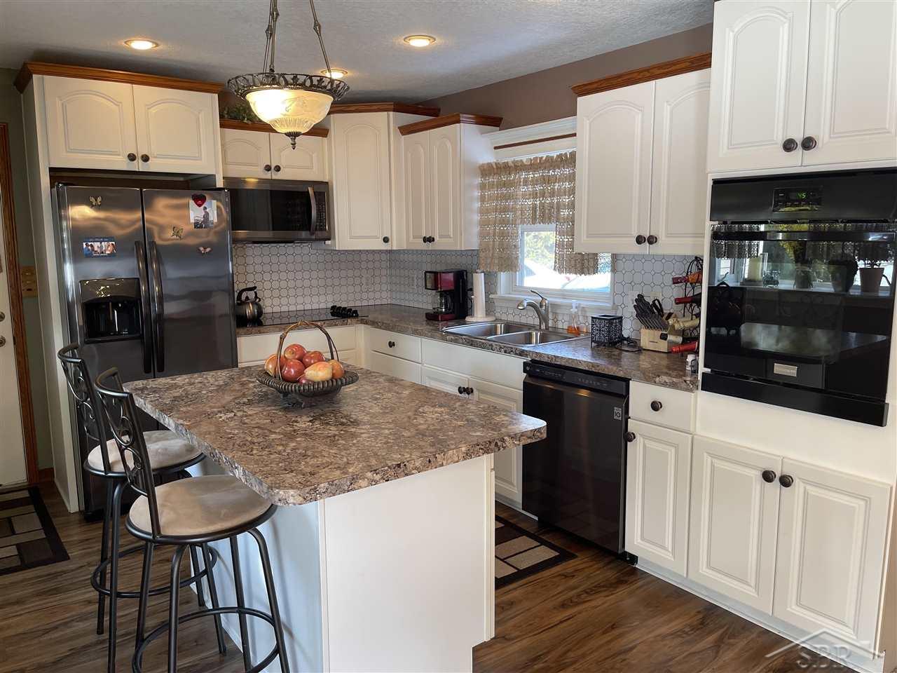 3390 South Gleaner Road Saginaw, MI 48609 - Photo 4 of 36 50067878-3.JPG