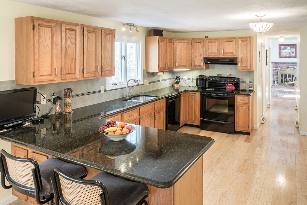 17 Manomet Road Sharon, MA 02067 - Photo 4 of 9 Gallery Image 4