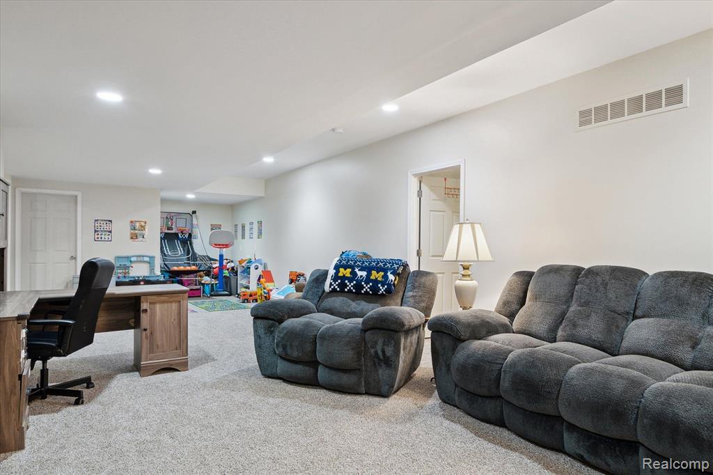 170 Reed Lake Court Commerce Township, MI 48382 - Photo 30 of 47 Gallery Image 30