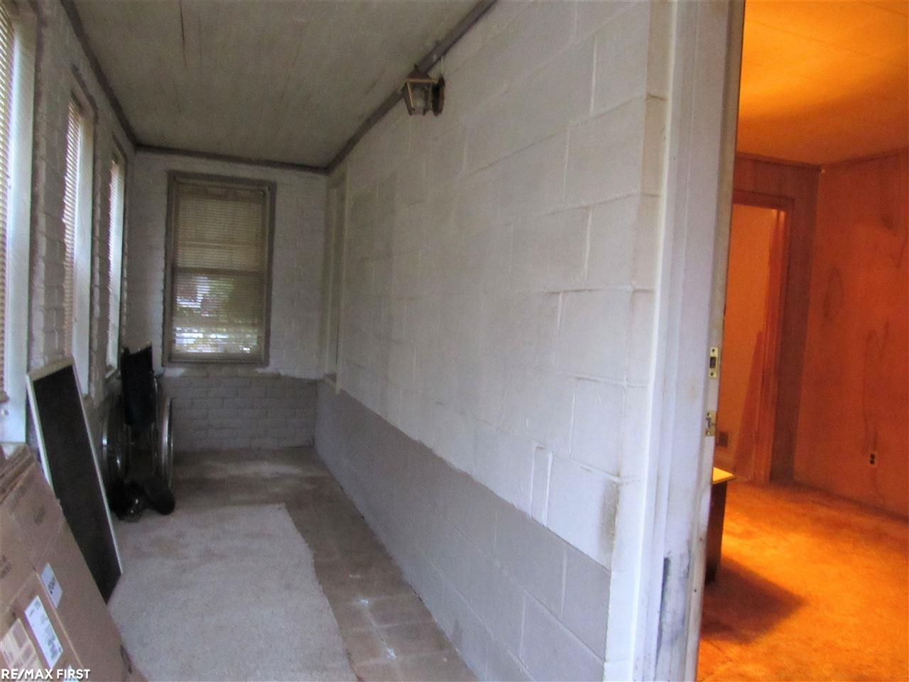 2058 Ridgemont Road Grosse Pointe, MI 48236 - Photo 17 of 21 31364311-16.JPG