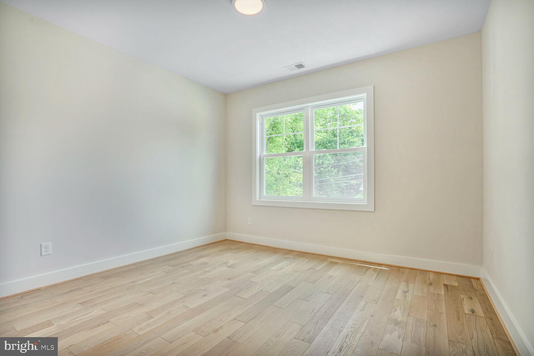 423 North Cleveland Street Arlington, VA 22201 - Photo 27 of 39 Bedroom 2