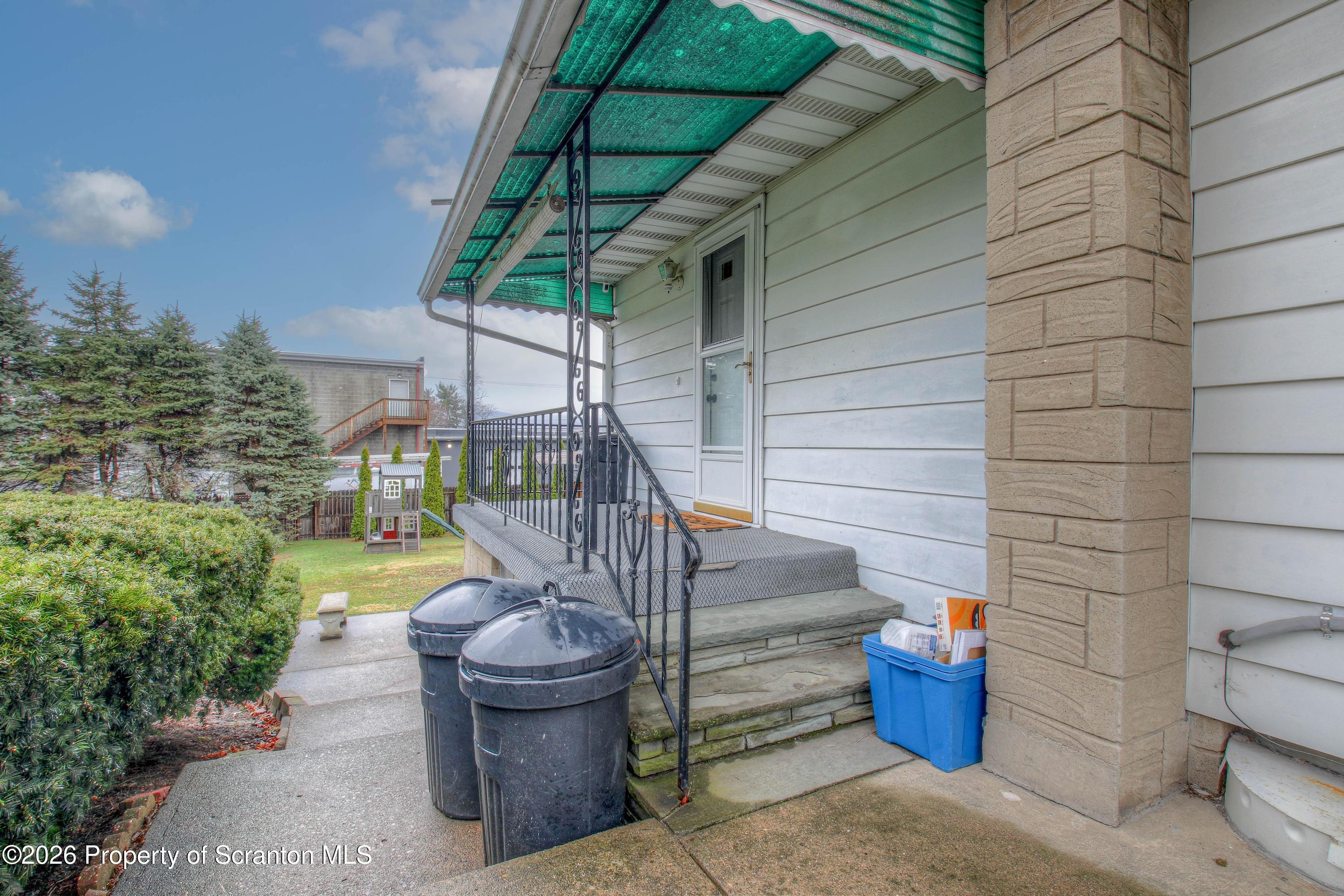 3904 Winfield Avenue Moosic, PA 18507 - Photo 23 of 28 Side