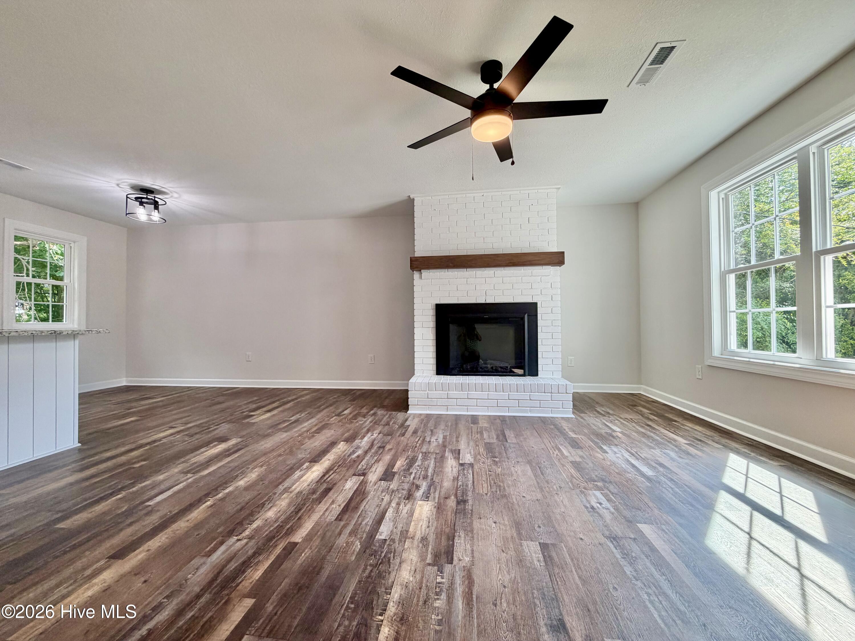 133 Anglers Cove Road Hertford, NC 27944 - Photo 4 of 24 Living Room