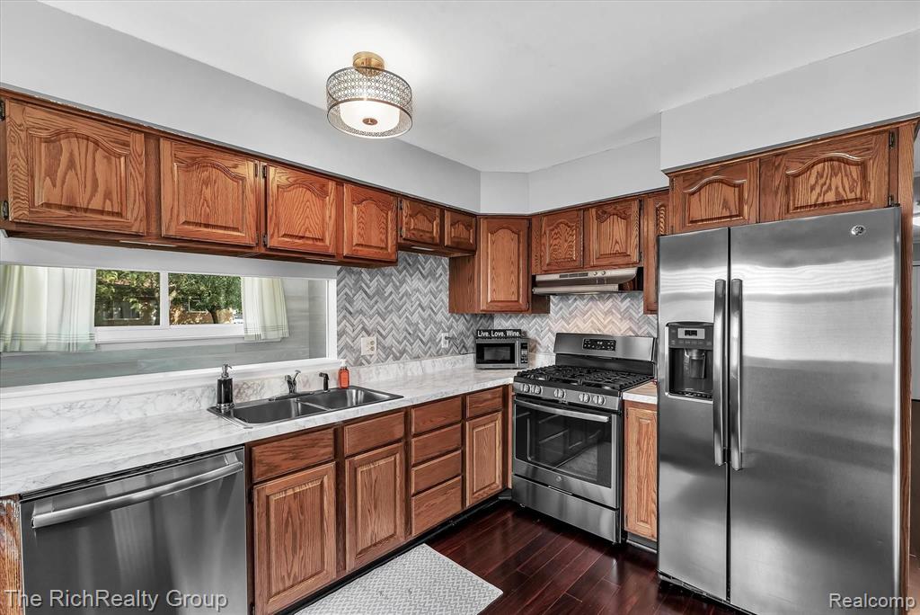1576 Rustic Ridge Road Canton, MI 48188 - Photo 11 of 48