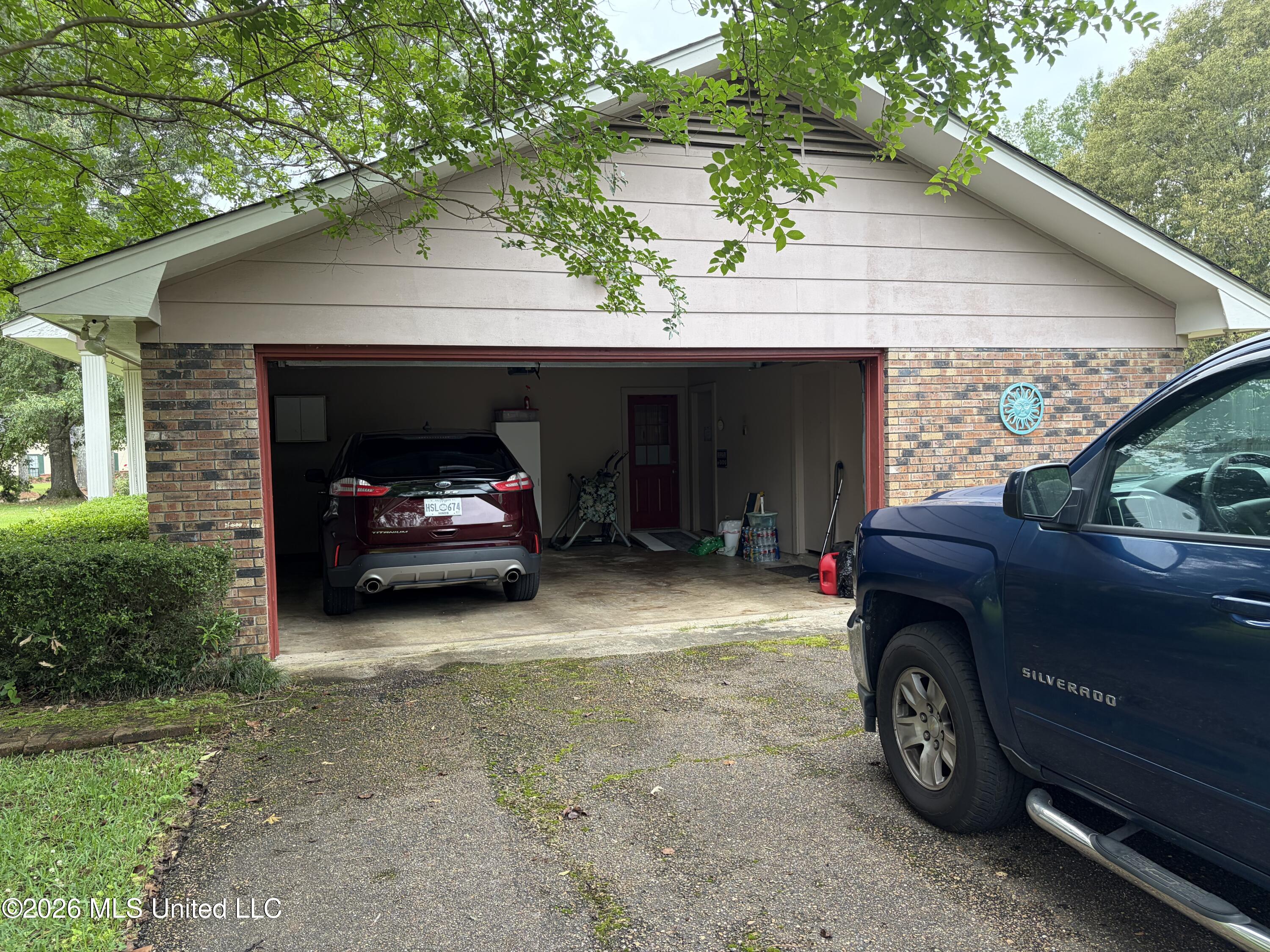 23 Nelson Circle Jackson, MS 39212 - Photo 5 of 28 IMG_1738