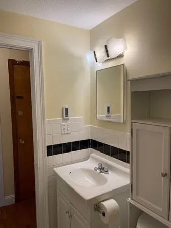 $1,980 | 18 Germain Avenue, Unit 1, Quincy, MA 02169