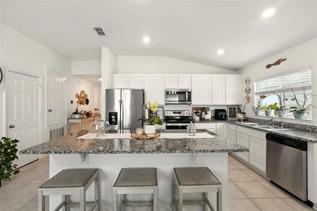 3240 Casa Del Rey Avenue Kissimmee, FL 34746 - Photo 9 of 38