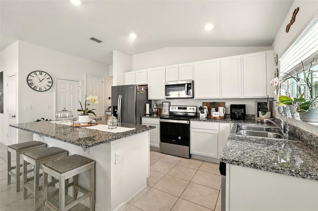 3240 Casa Del Rey Avenue Kissimmee, FL 34746 - Photo 10 of 38