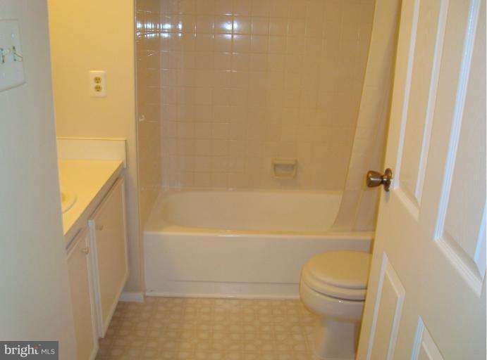 8426 Rainbow Bridge Lane Springfield, VA 22153 - Photo 15 of 18 Bath