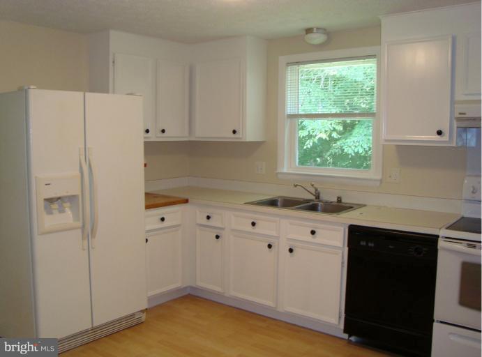 8426 Rainbow Bridge Lane Springfield, VA 22153 - Photo 9 of 18 Kitchen
