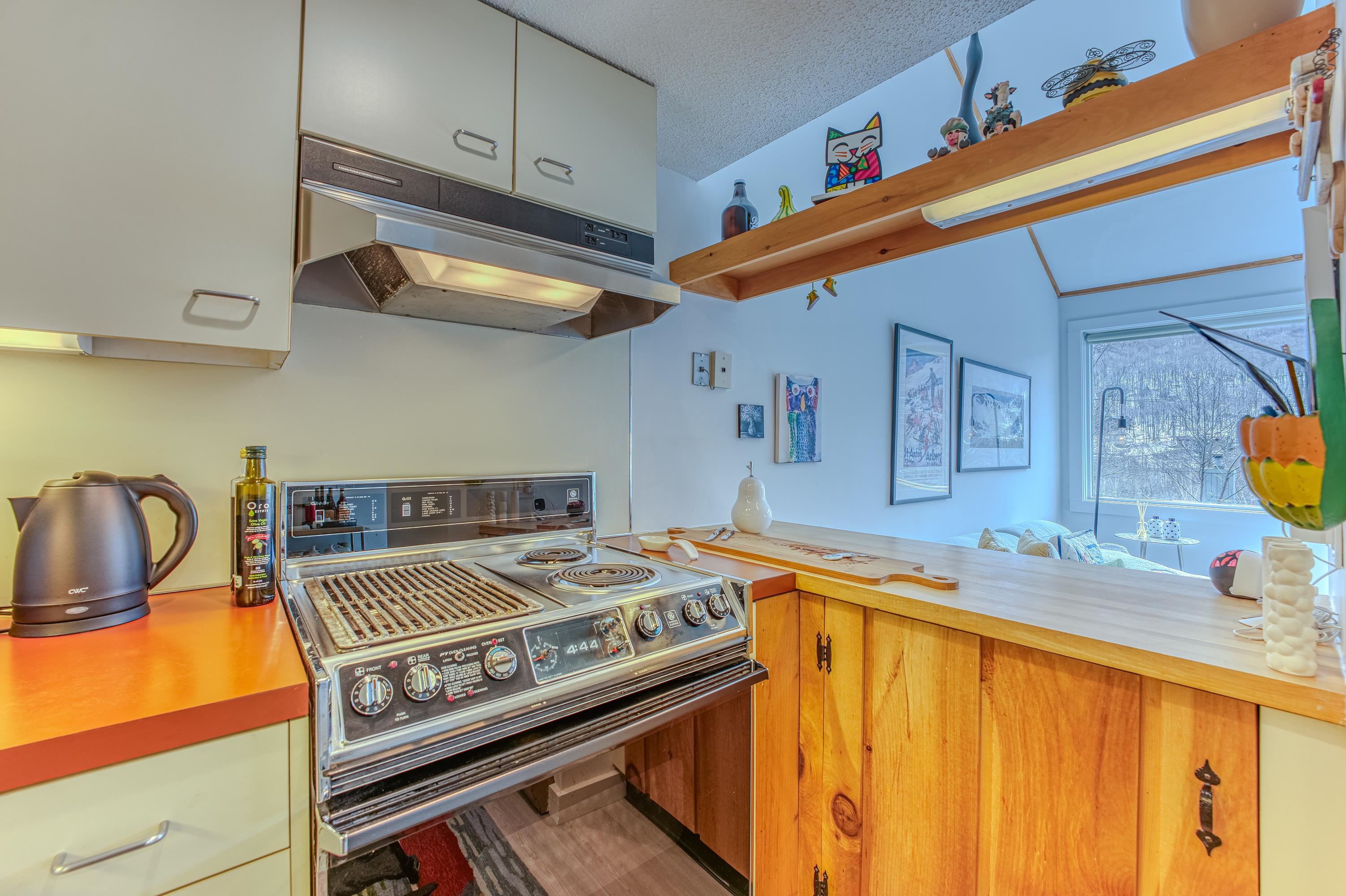 14 Highwood Road, Unit 2 Lincoln, NH 03251 - Photo 11 of 51