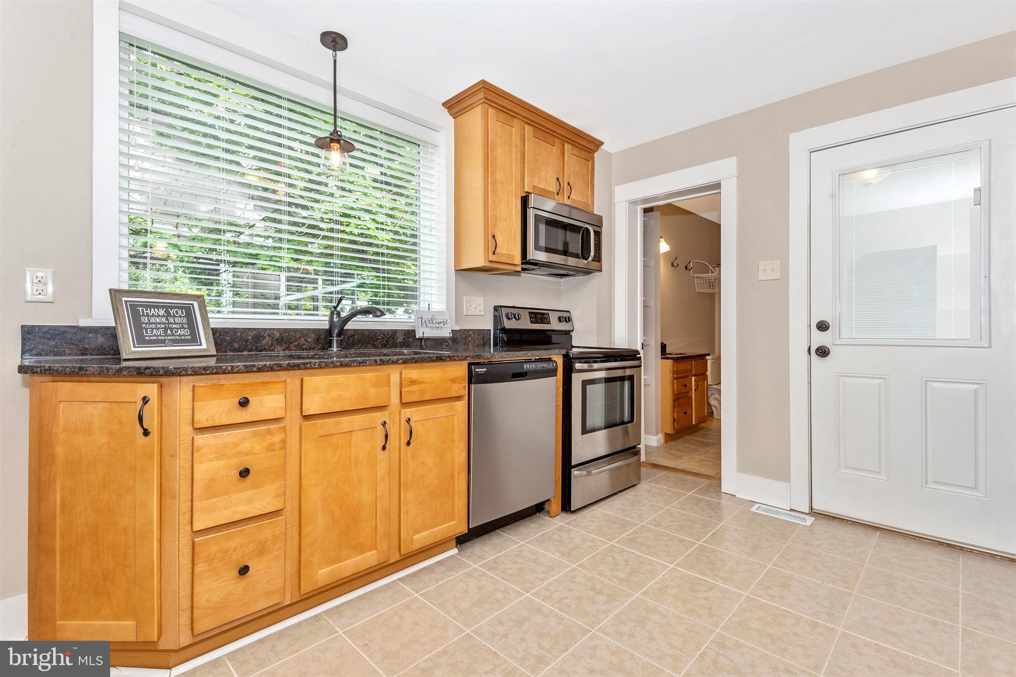 300 Hebb Road Hagerstown, MD 21740 - Photo 13 of 57 Kitchen, great light!