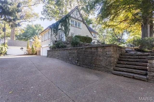 $1,340,000 | 200 Blackmer Place, Webster Groves, MO 63119