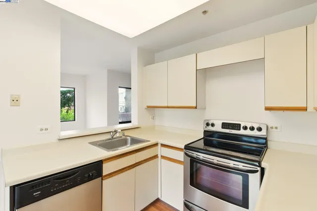 $529,000 | 245 Perkins Street, Unit 33, Oakland, CA 94610