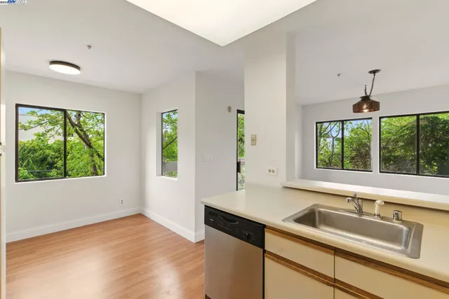 $529,000 | 245 Perkins Street, Unit 33, Oakland, CA 94610