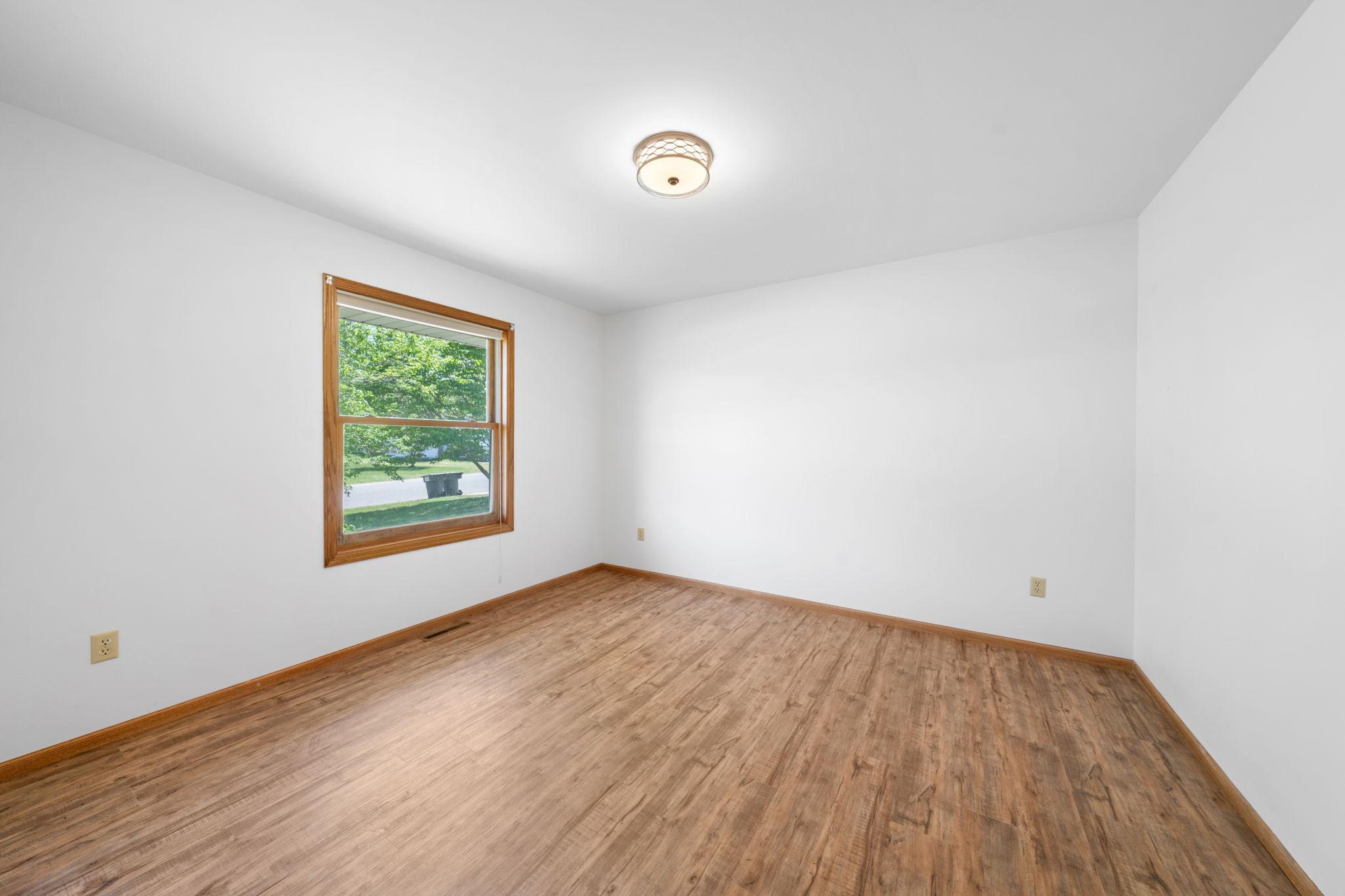 39094 Riverside Court North Branch, MN 55056 - Photo 15 of 37