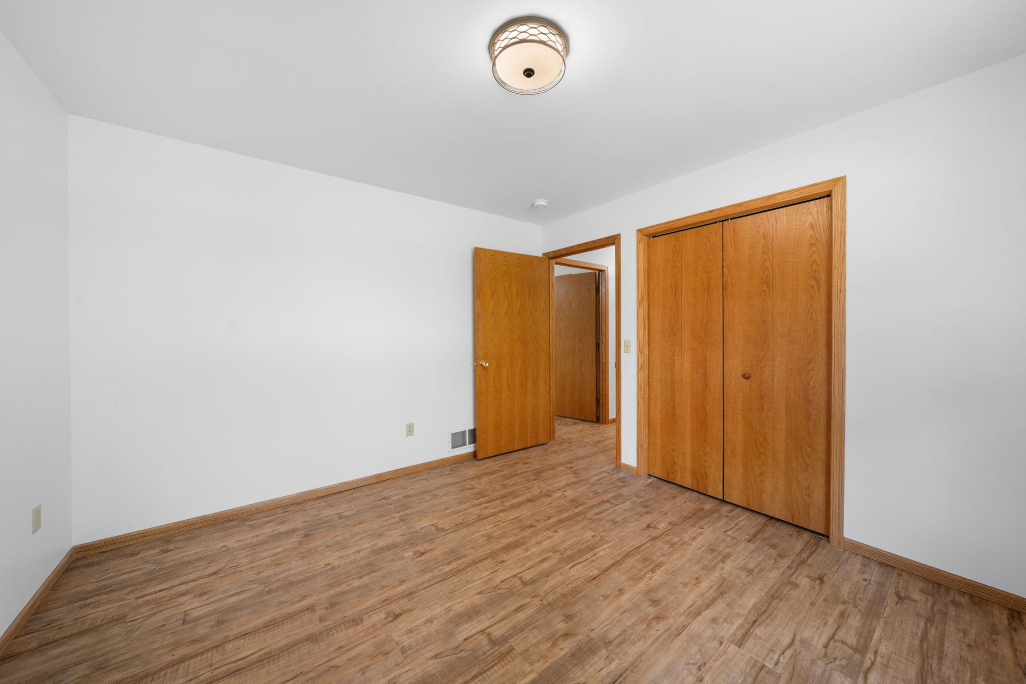 39094 Riverside Court North Branch, MN 55056 - Photo 17 of 37