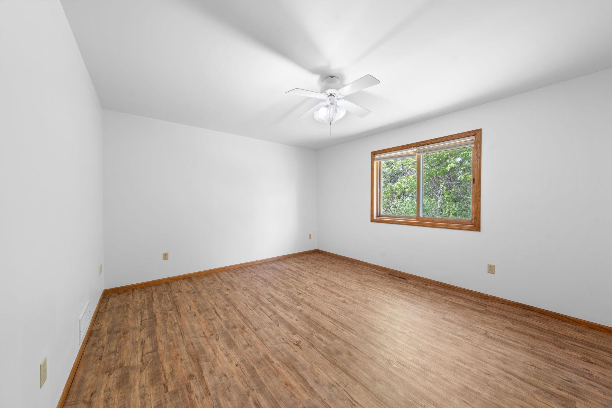 39094 Riverside Court North Branch, MN 55056 - Photo 18 of 37