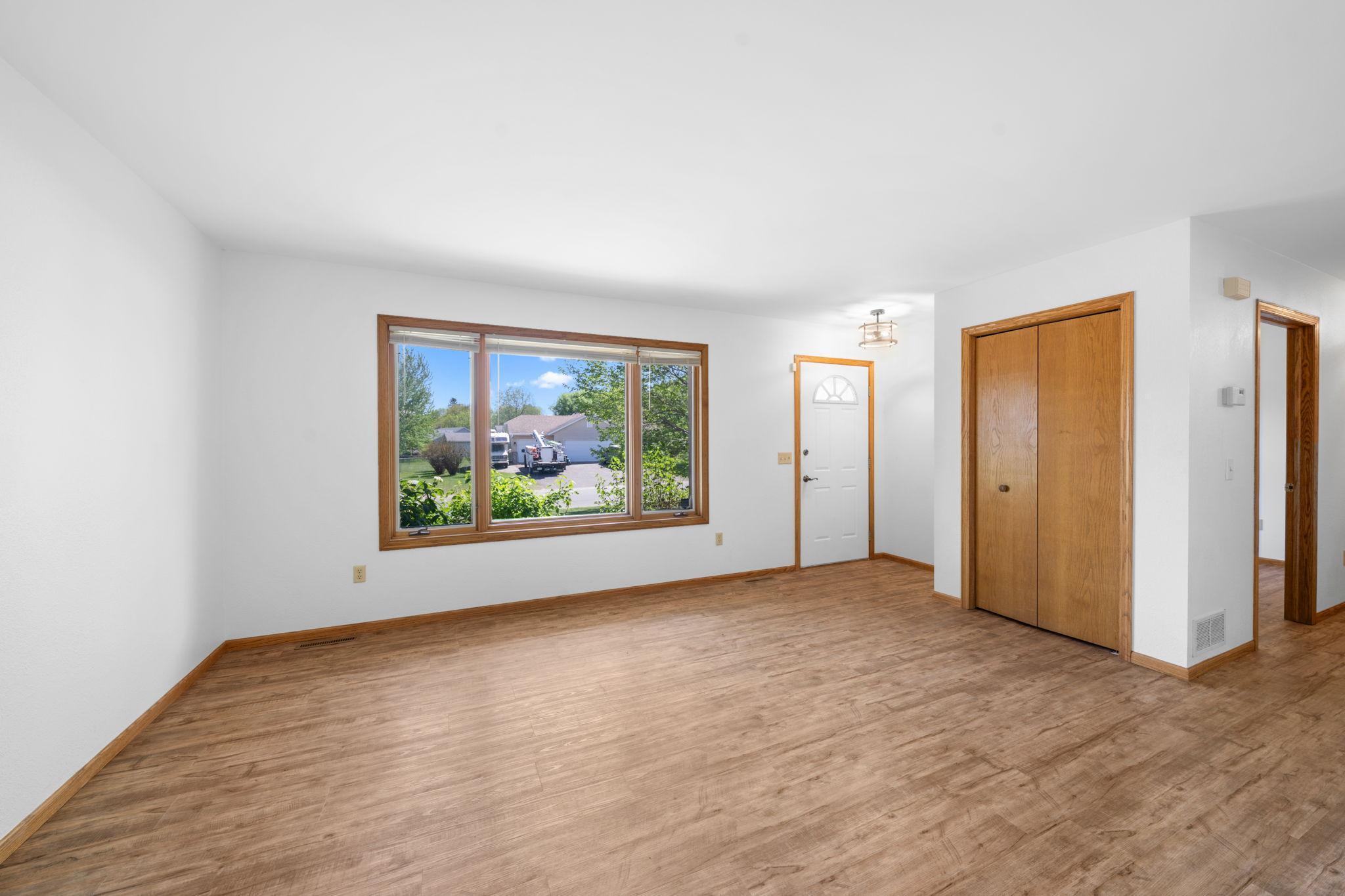 39094 Riverside Court North Branch, MN 55056 - Photo 5 of 37