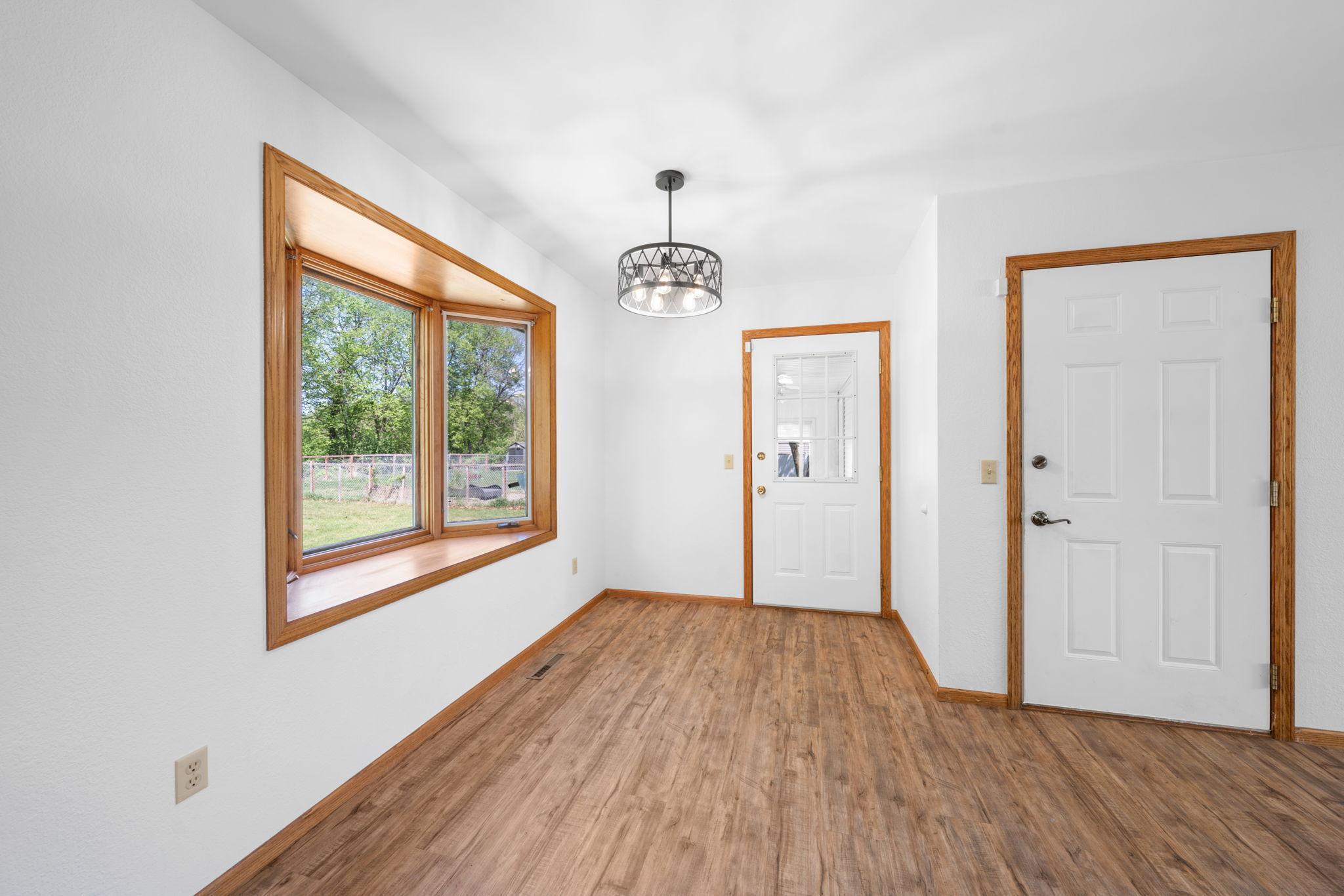 39094 Riverside Court North Branch, MN 55056 - Photo 7 of 37