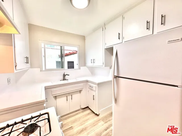 $2,099 | 1037 South Shenandoah Street, Unit 7, Los Angeles, CA 90035