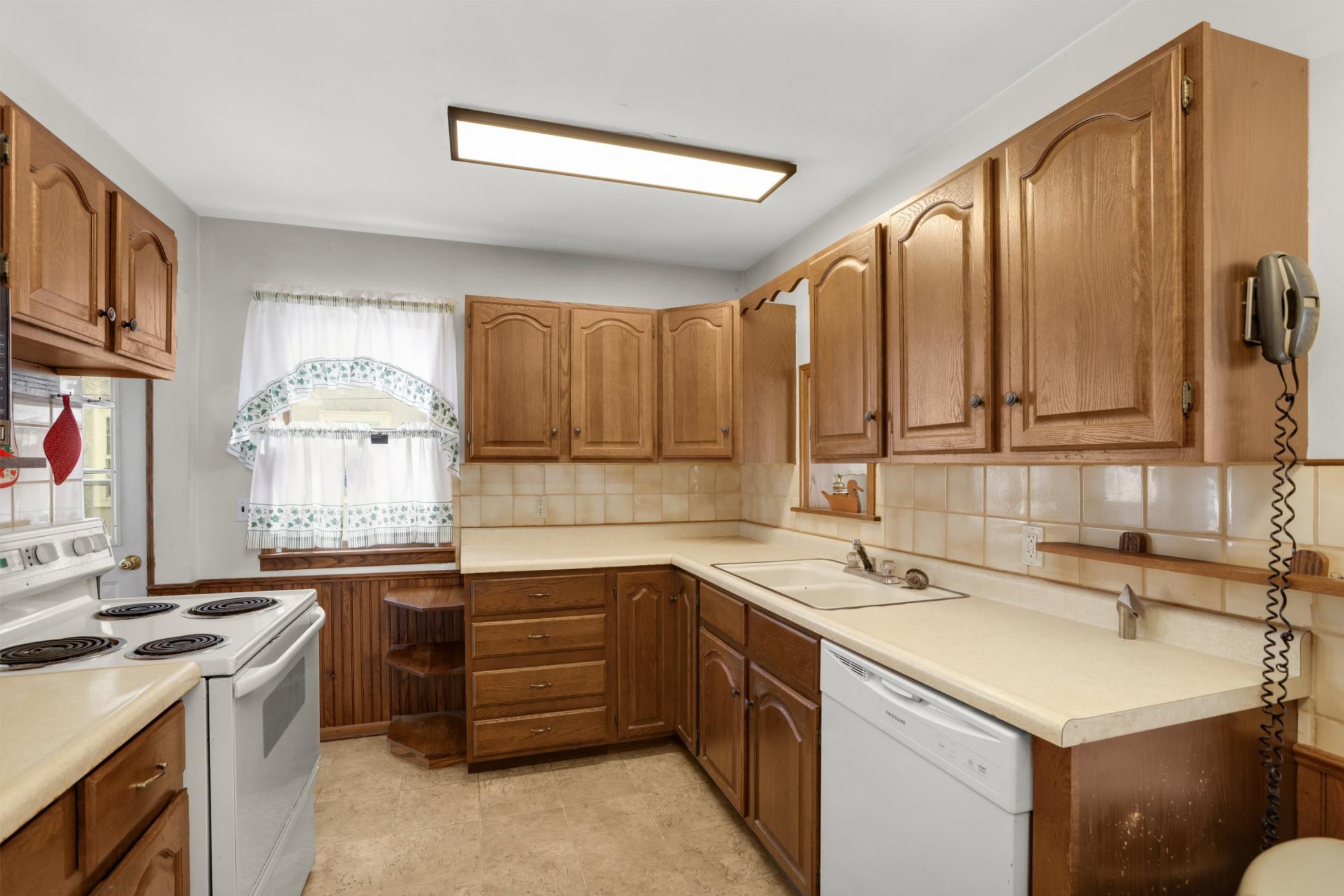 3908 Hayes Street Northeast Columbia Heights, MN 55421 - Photo 7 of 38