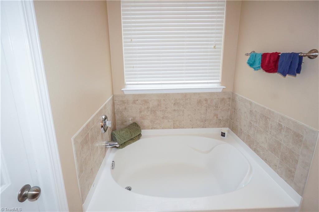 851 Jennifer Lane High Point, NC 27265 - Photo 18 of 28 Primary Bath Soaking Tub