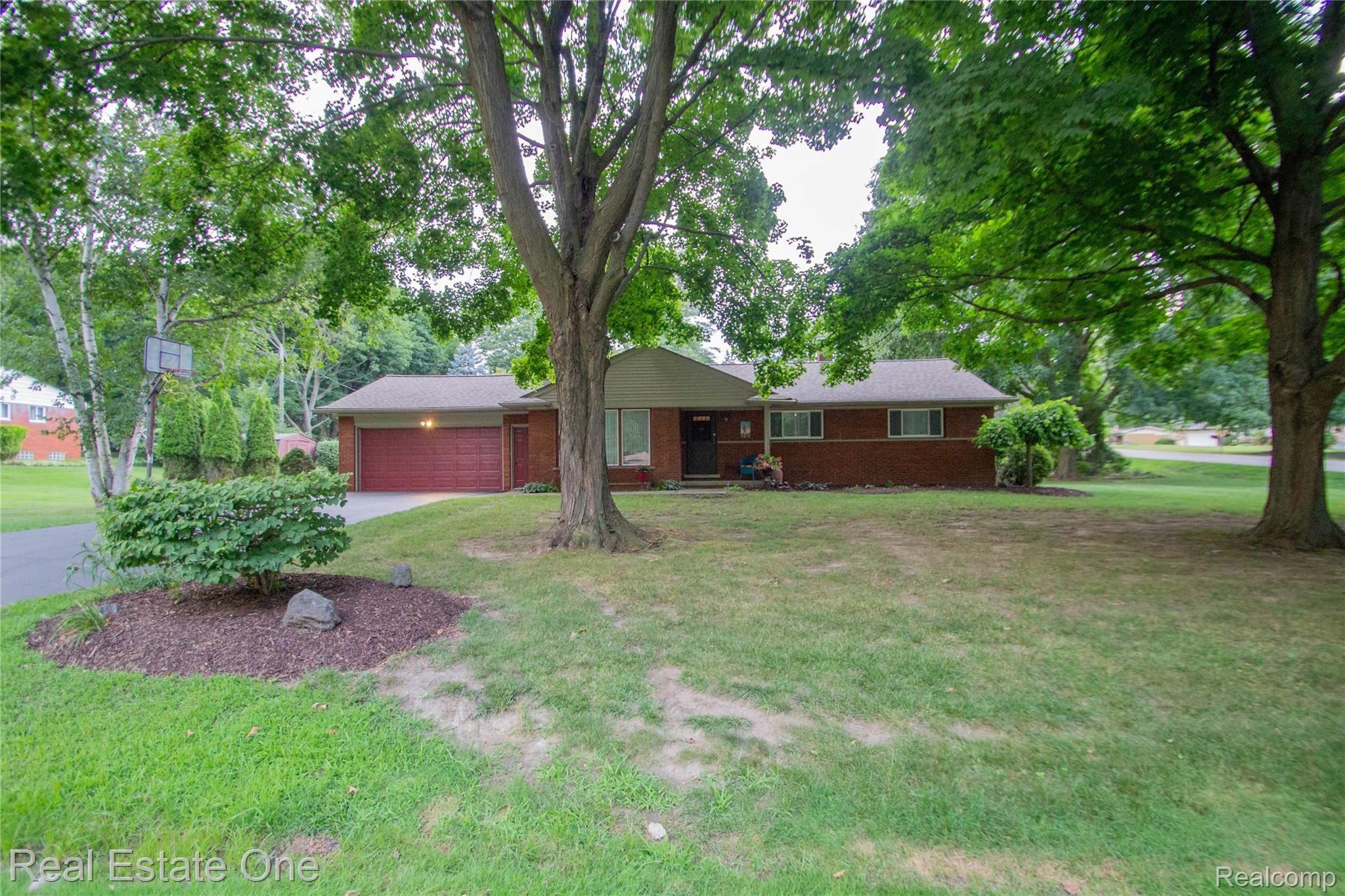 1430 Gracedale Drive Rochester, MI 48309 - Photo 2 of 31 exterior-kathleen-house-3.jpg