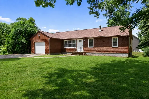 $425,000 | 1096 Taunton Avenue, Seekonk, MA 02771
