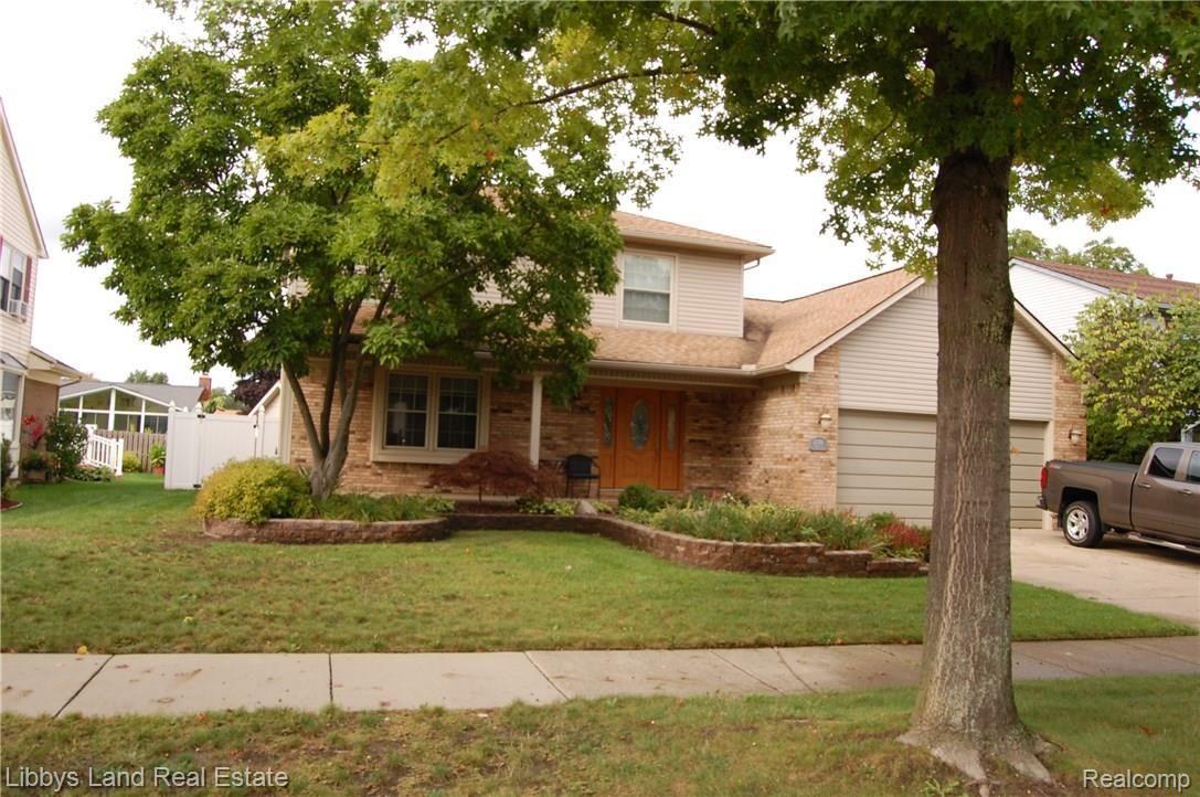 21382 Hall Road Trenton, MI 48183 - Photo 6 of 55 Front