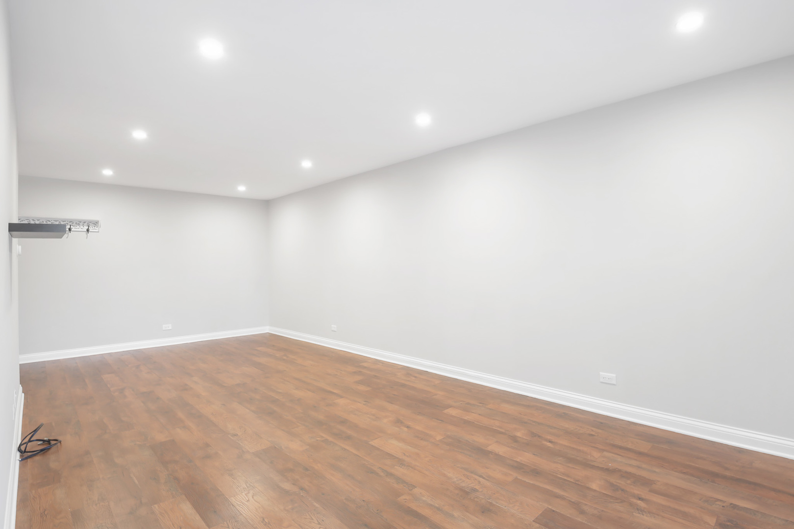 725 West Huntington Commons Road, Unit 306 Mount Prospect, IL 60056 - Photo 7 of 26 Gallery Image 7