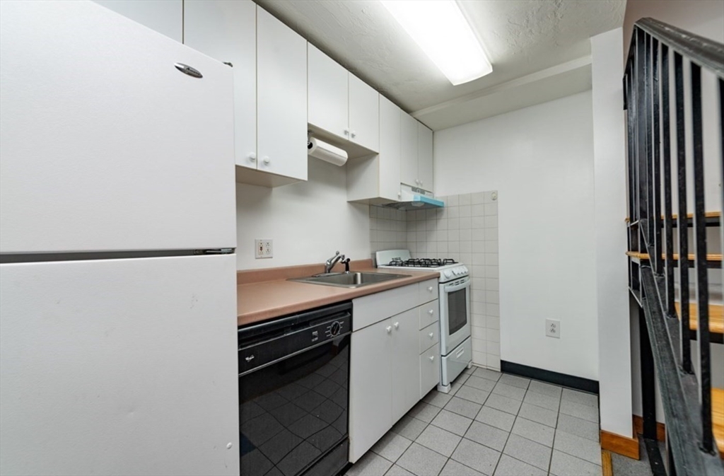 16 Edgerly Road, Unit 1 Boston, MA 02115 - Photo 7 of 9