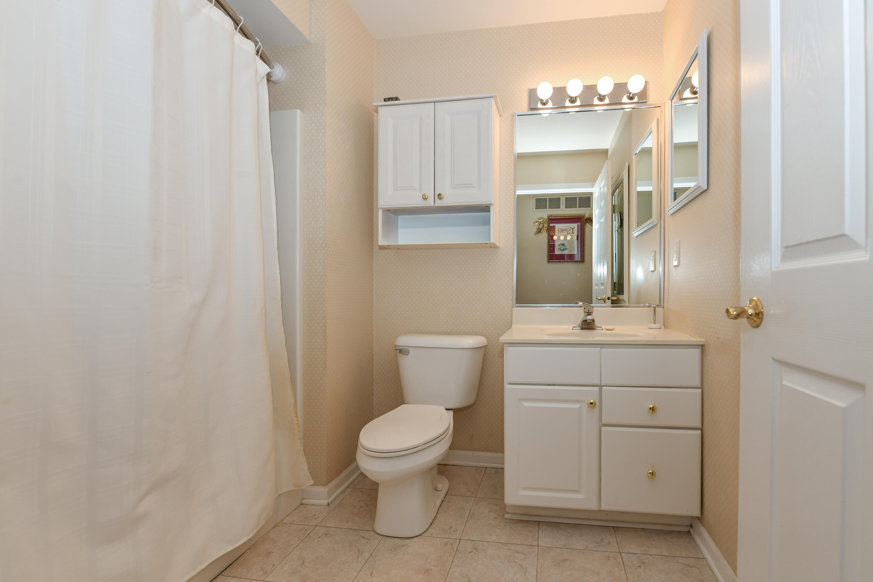 91 Potawatomi Road, Unit J4 Williams Bay, WI 53191 - Photo 19 of 33 Full Bath